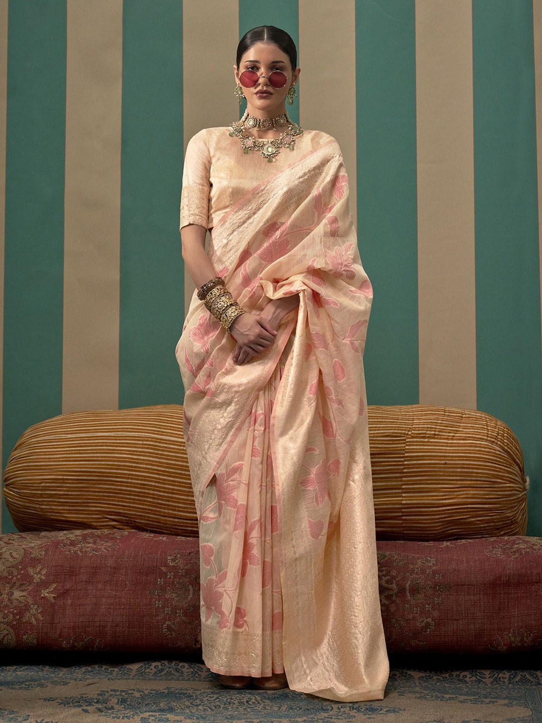 

elora Ethnic Motif Zari Woven Saree with Blouse, Beige