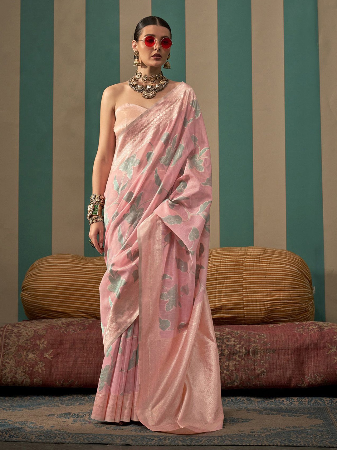 

elora Ethnic Motifs Woven Design Saree, Pink