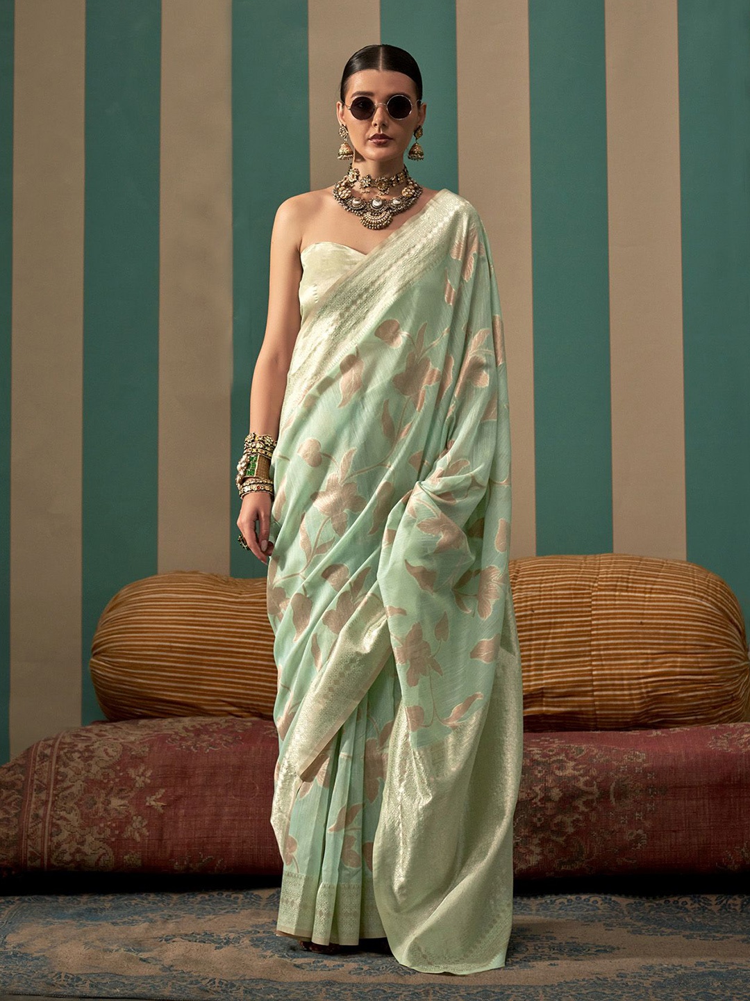 elora Ethnic Motif Zari Woven Saree with Blouse, Green