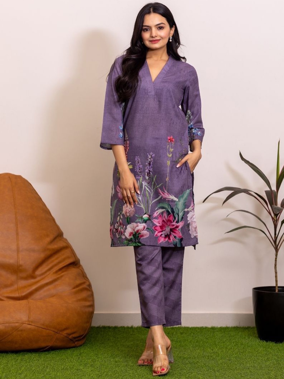 

Yuvani Floral Printed V-Neck Tunic With Trouser, Purple