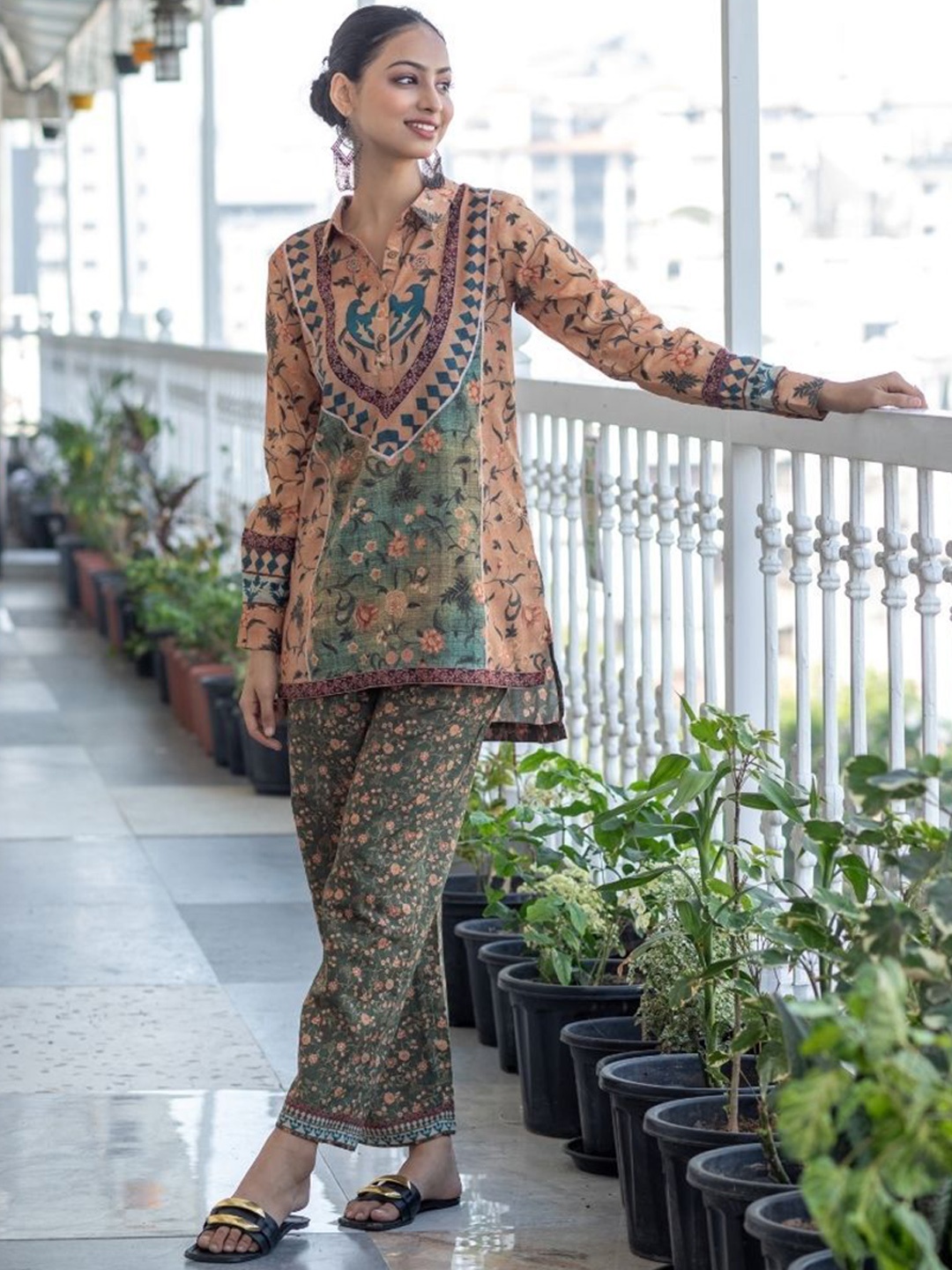 

Yuvani Floral Printed Shirt Collar Tunic With Trousers, Brown