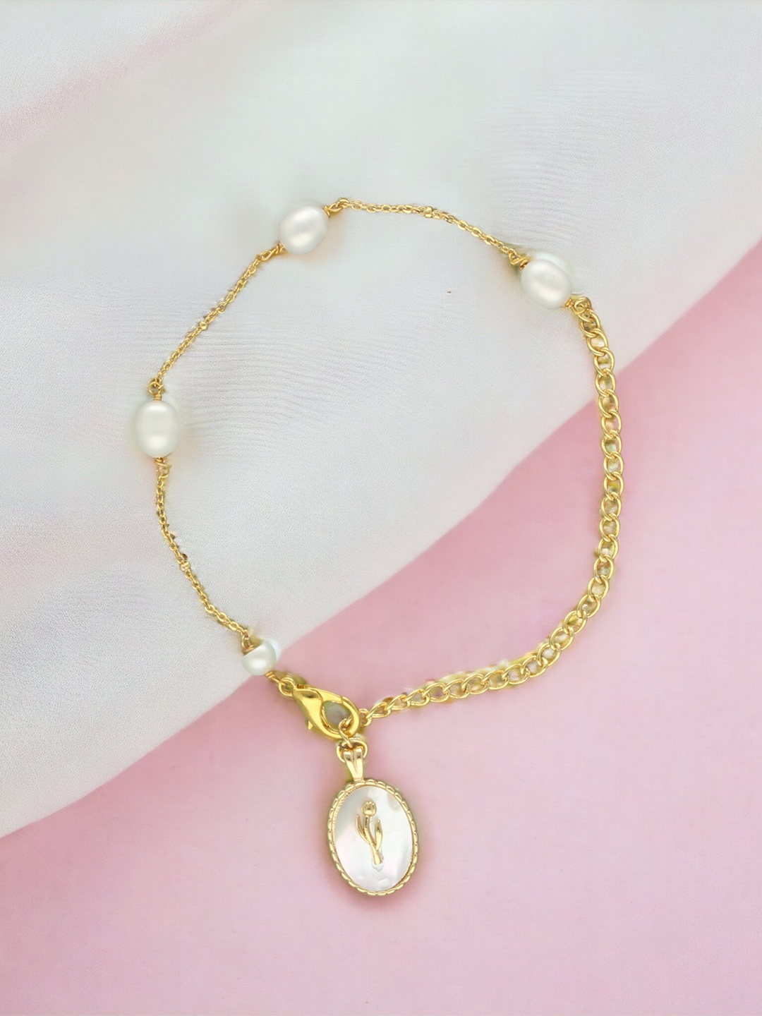 

Sri Jagdamba Pearls Dealer Gold-Plated Freshwater Pearls Beaded Oval Charm Bracelet