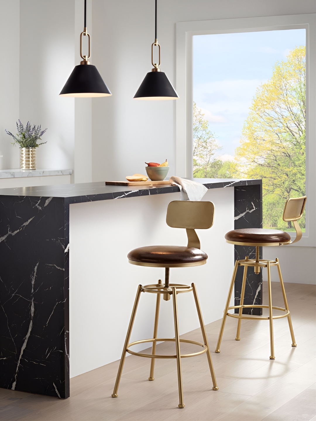

The Art House Black & Gold-Toned Aluminium Ceiling Lamp