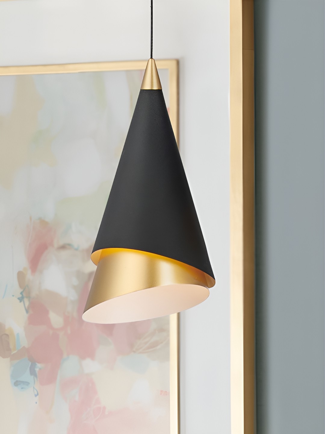 

The Art House Black & Gold-Toned Aluminium Ceiling Lamp