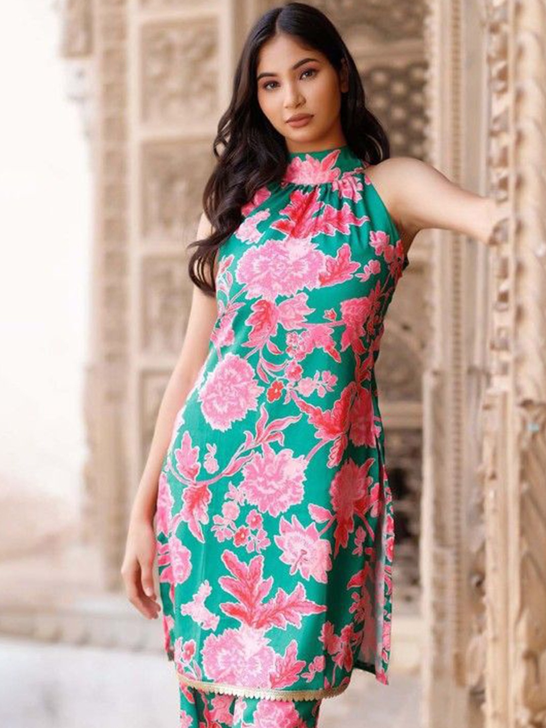 

Salvia Sky Floral Printed Halter Neck Straight Kurta With Trousers, Green