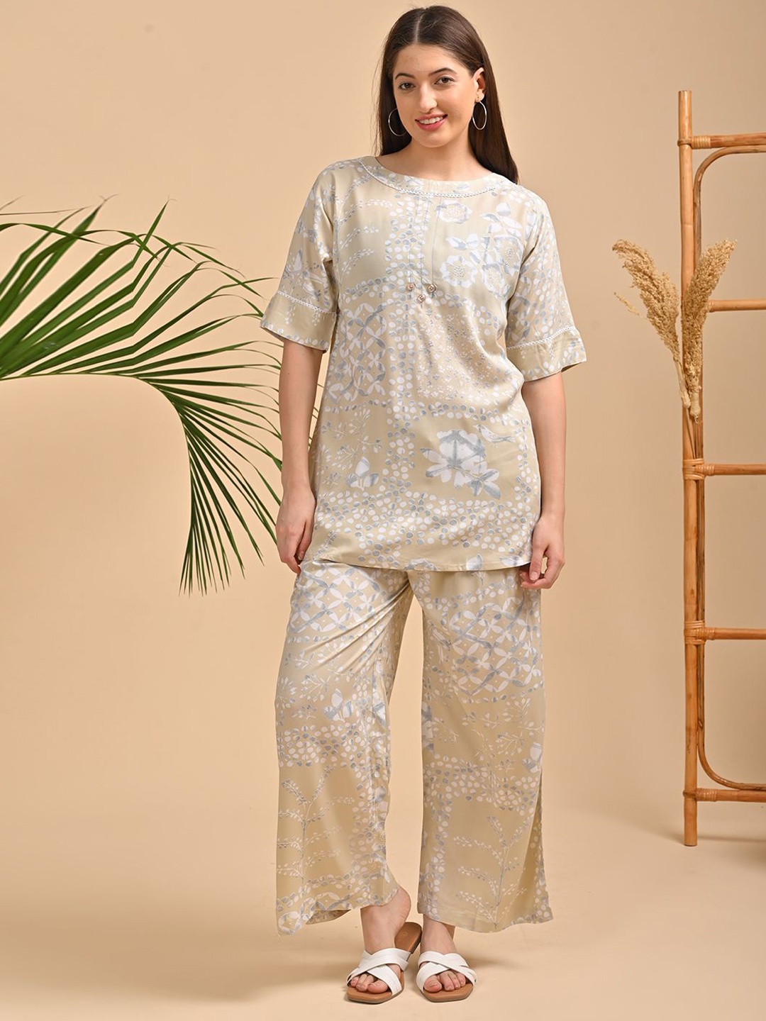 

GOLDSTROMS Floral Printed Top With Pyjamas, Beige