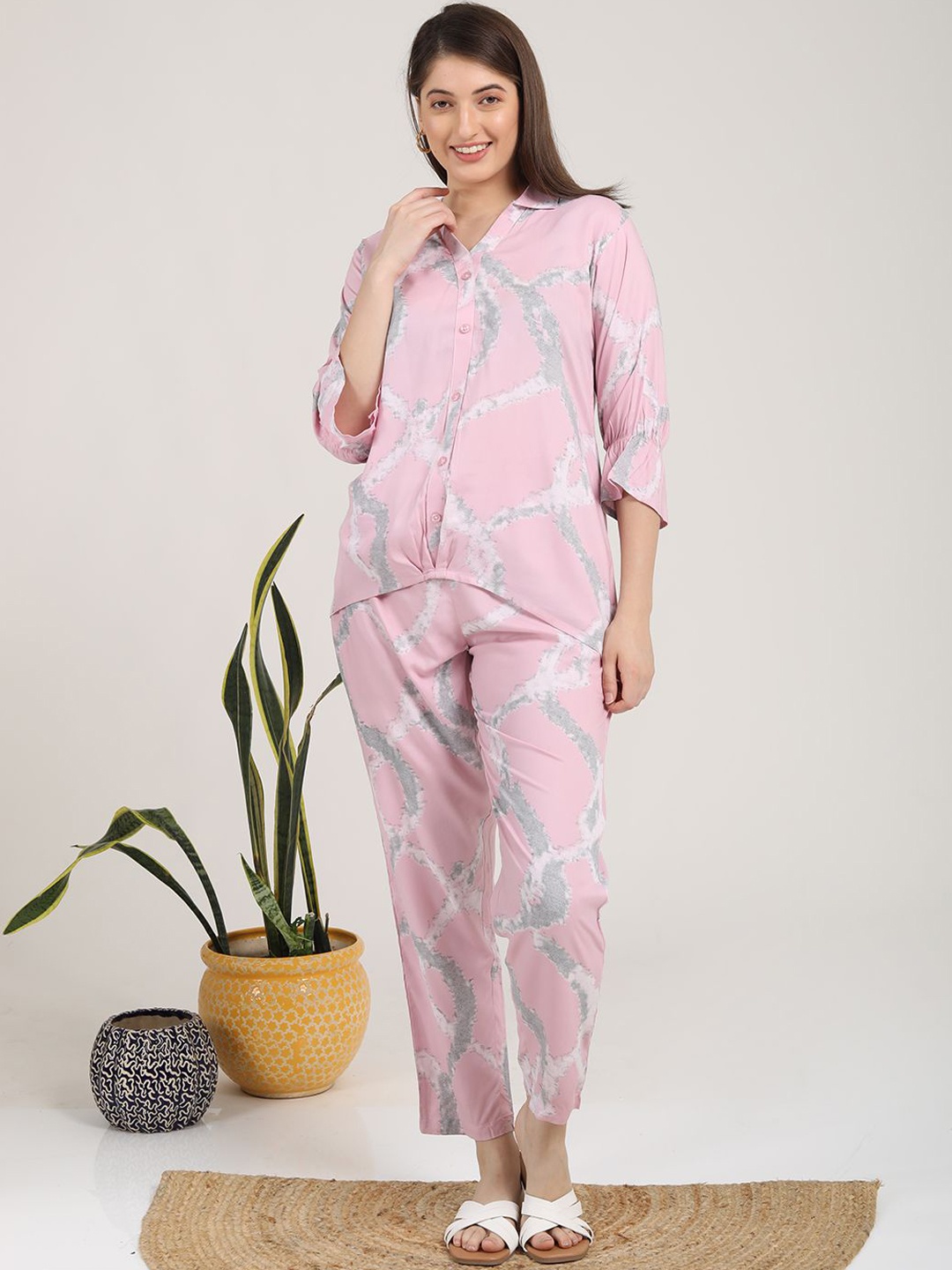 

GOLDSTROMS Abstract Printed Top With Pyjamas, Pink