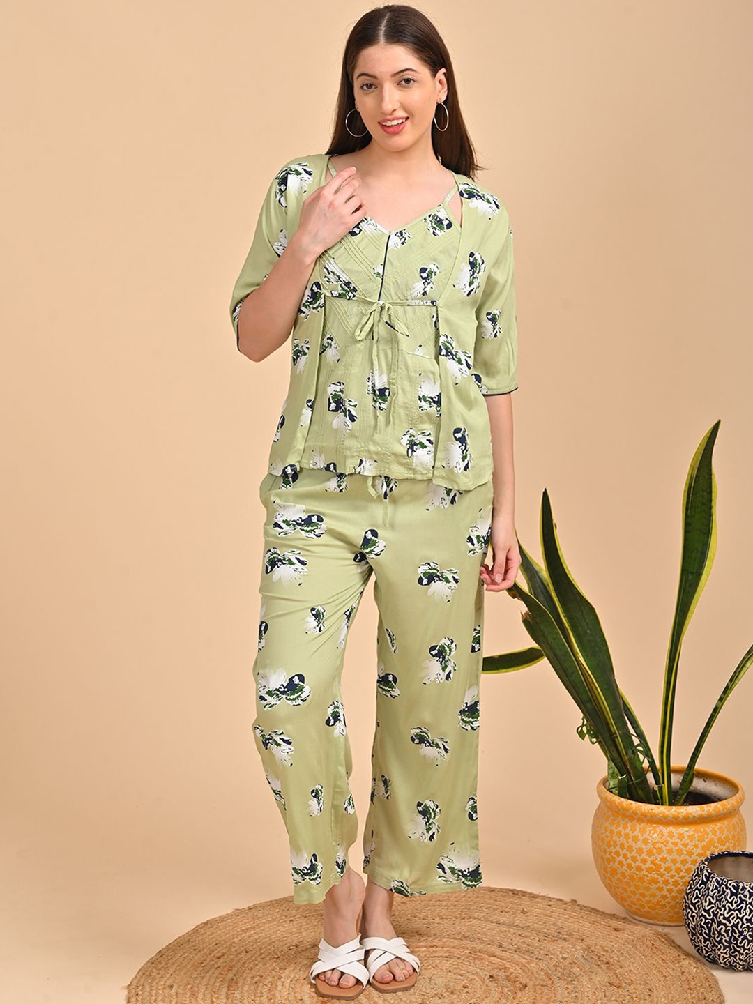

GOLDSTROMS Floral Printed V-Neck Top With Trousers, Green