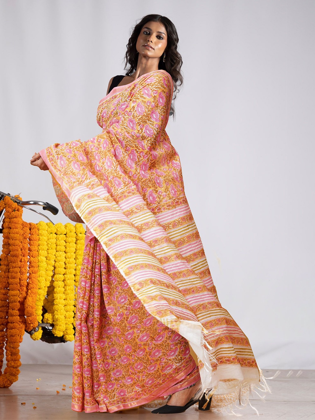 

Unnati Silks Ethnic Motifs Printed Pure Silk Handloom Chanderi Saree, Yellow
