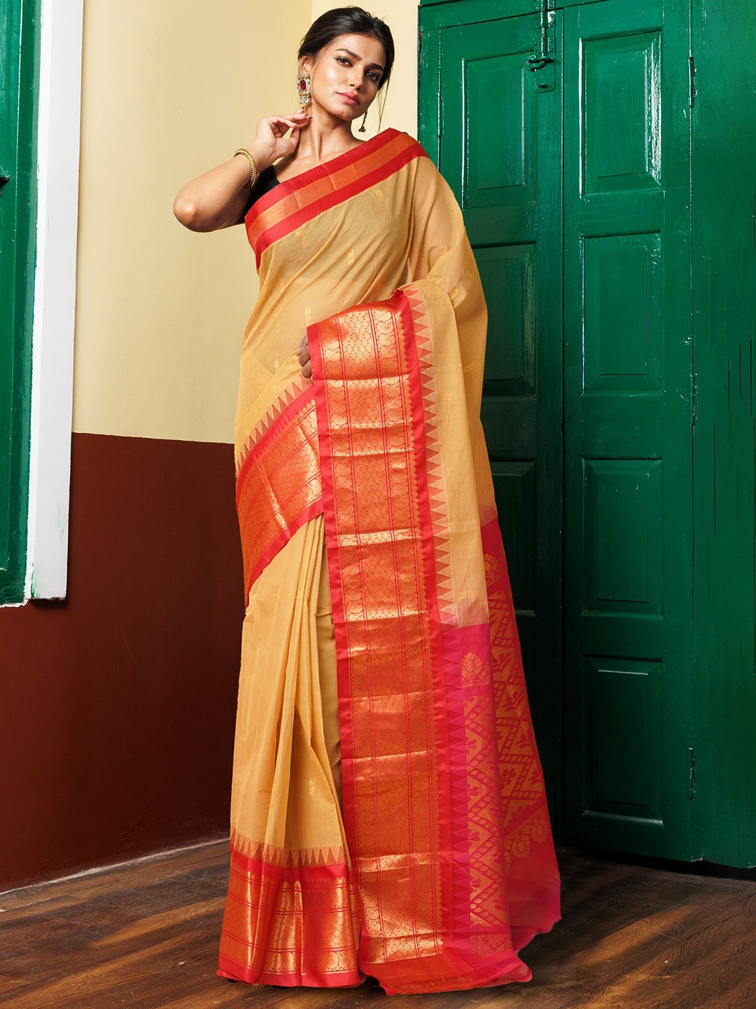 

Unnati Silks Woven Design Pure Cotton Handloom Gadwal Saree, Yellow
