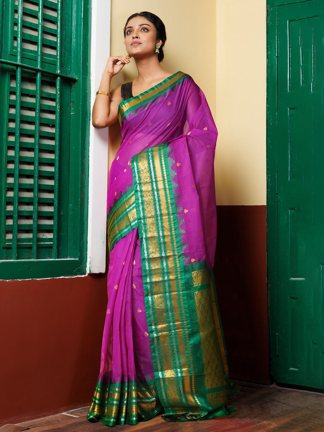 

Unnati Silks Woven Design Zari Pure Cotton Handloom Gadwal Saree, Pink