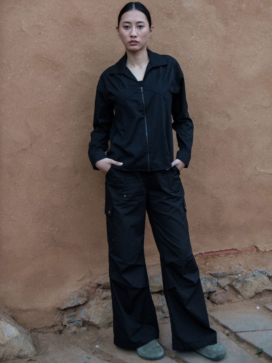 

The Terra Tribe Women Solid Relaxed Loose Fit Mid-Rise Cargos Trousers, Black