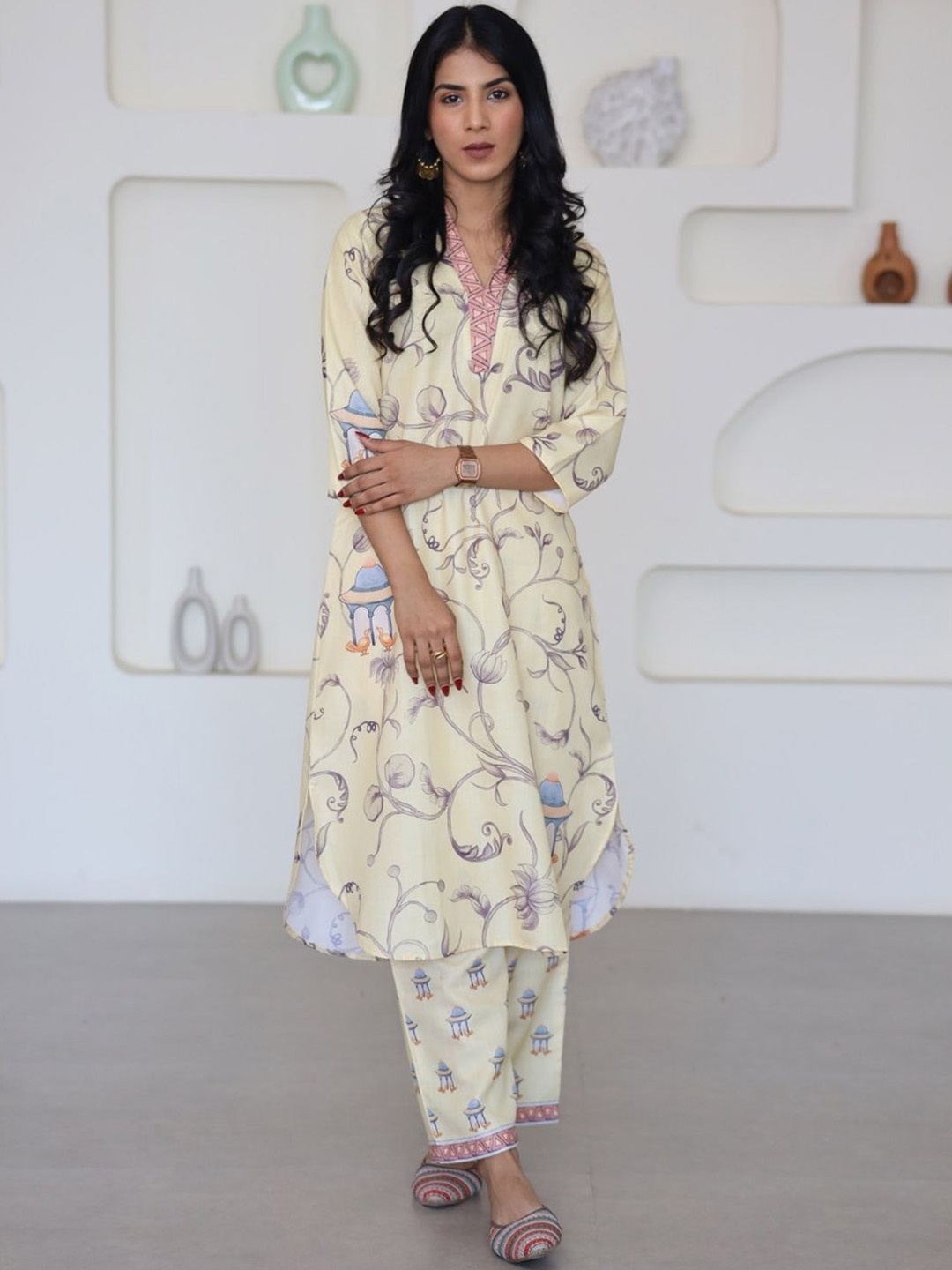 

Yuvani Printed V-Neck Tunic With Trouser, Yellow