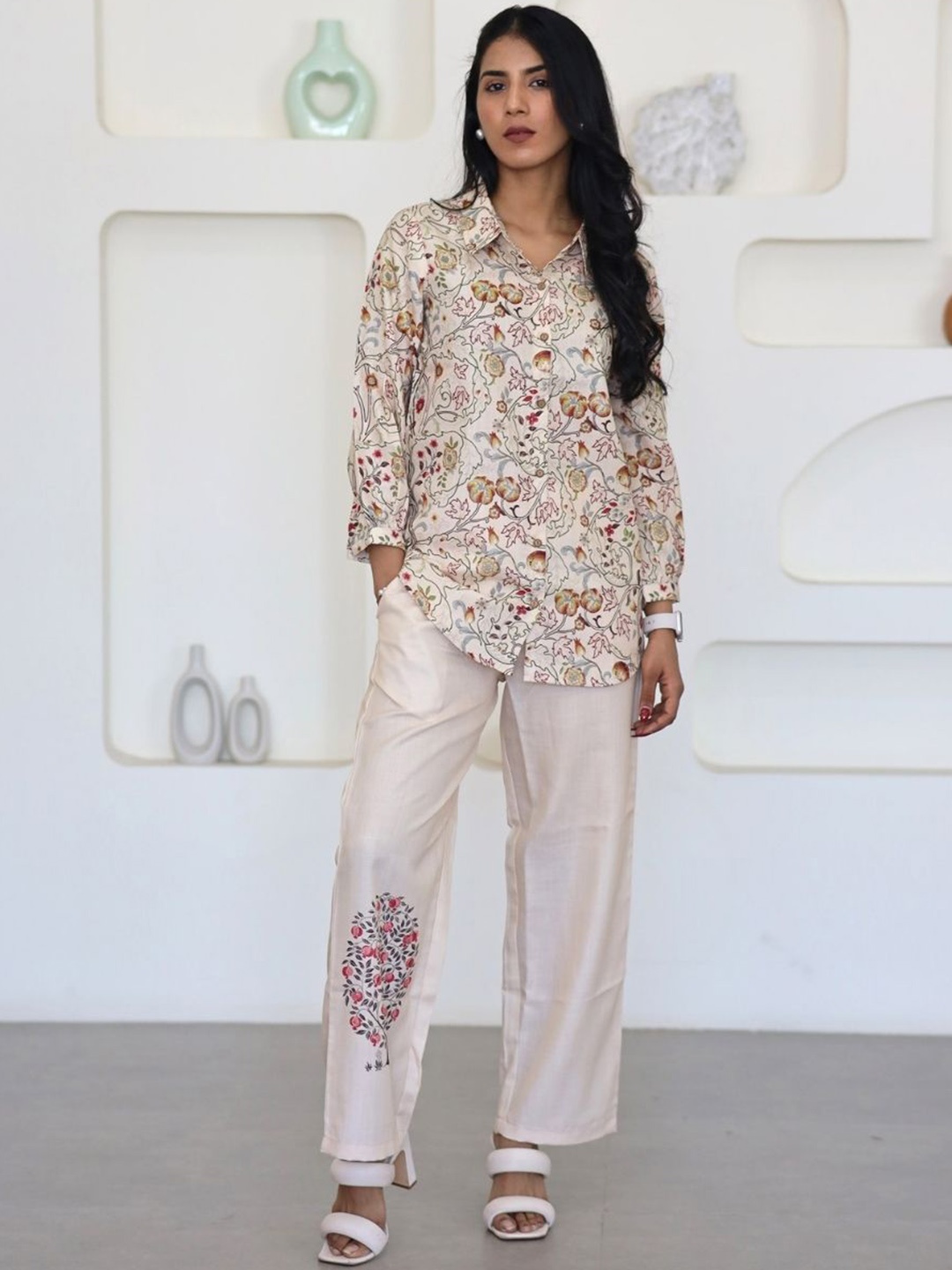 

Yuvani Printed Long Sleeves Shirt With Trousers, Cream