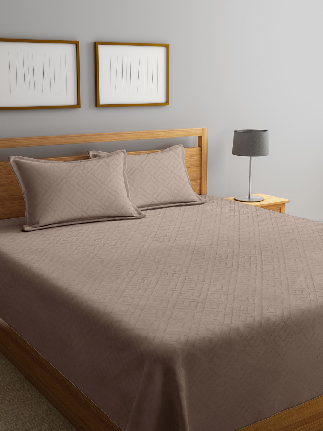 

KLOTTHE Brown Geometric Self Design 400 TC Double King Bed Cover With 2 Pillow covers