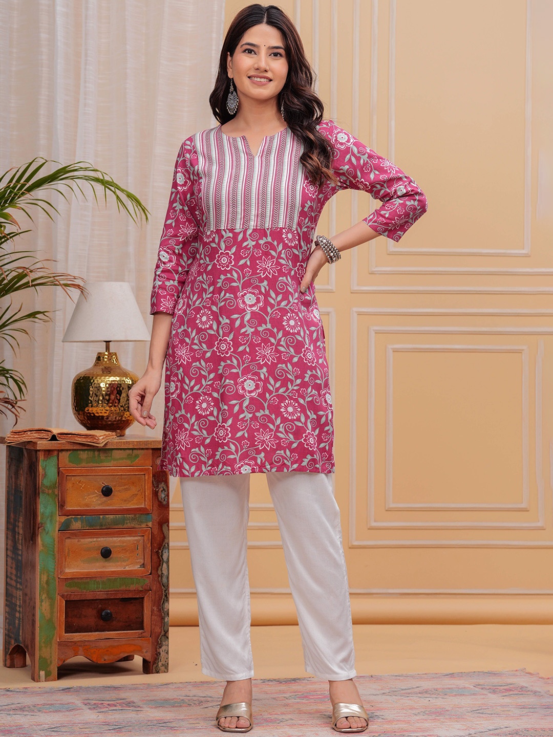 

BAESD Floral Printed Straight Kurta with Trousers, Pink