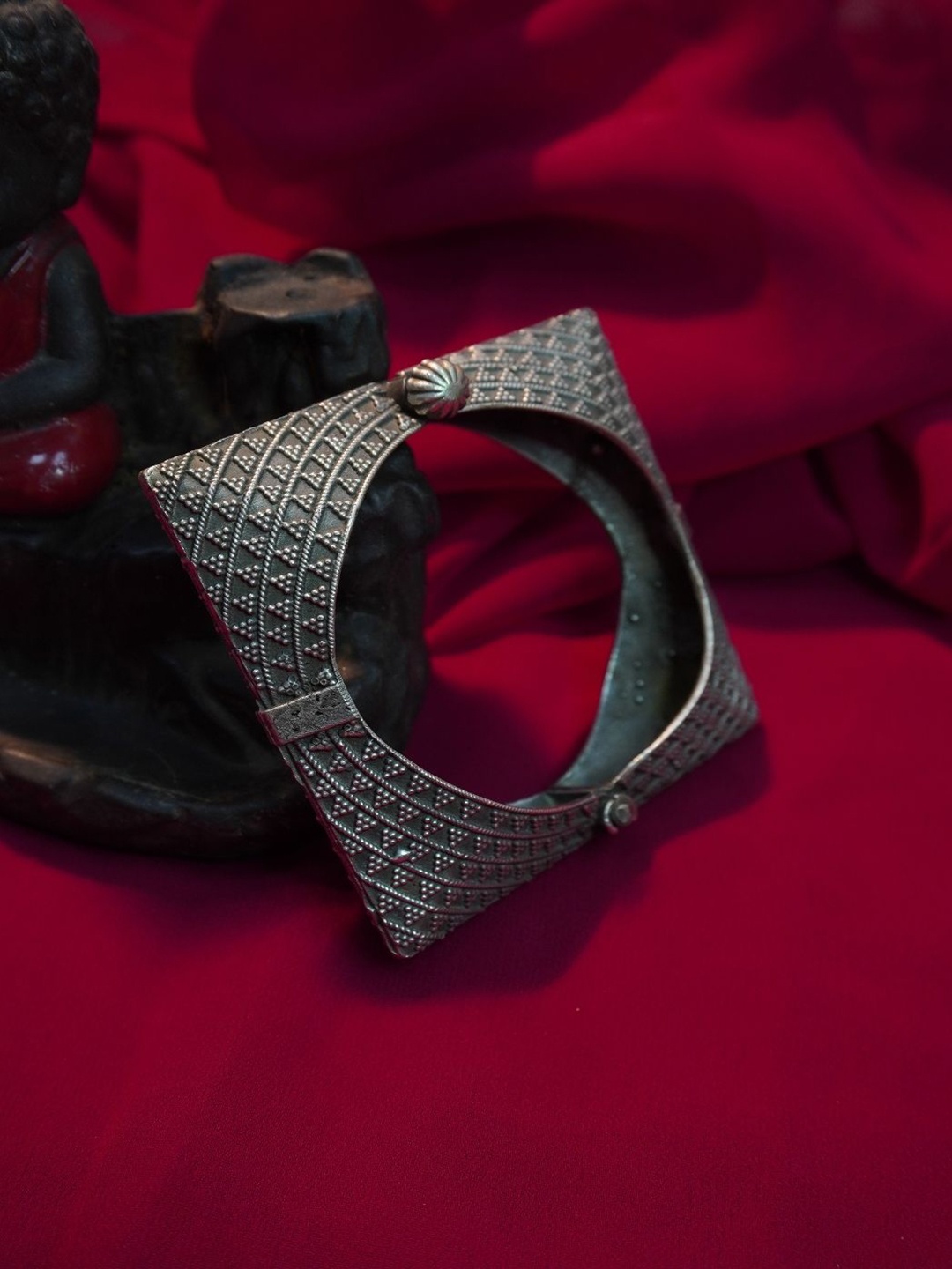 

Niscka Silver Plated Oxidised Bangle
