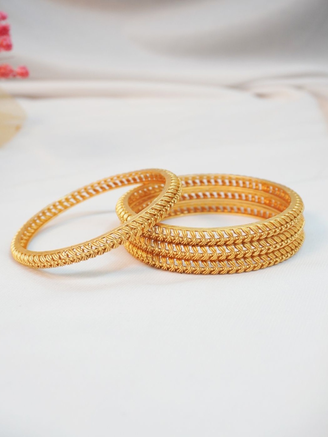 

Niscka Set Of 4 Gold Plated Bangles