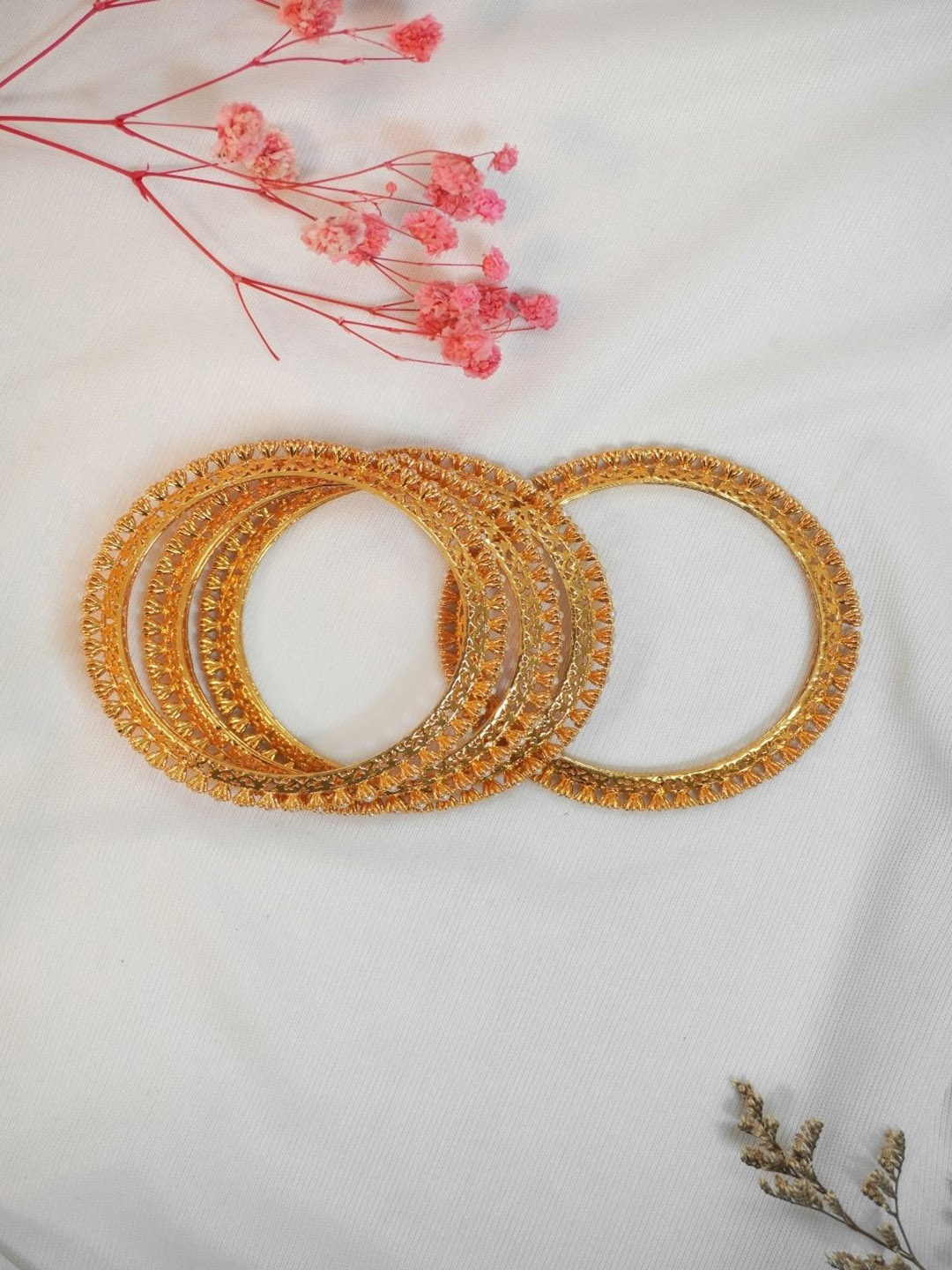 

Niscka Set Of 4 Gold-Plated With Beaded Bangles