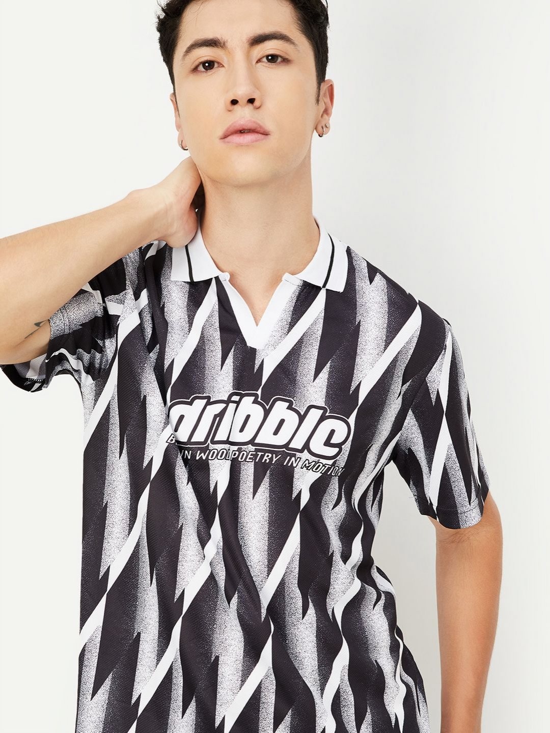

max Men Typography Printed Pure Cotton T-shirt, Black