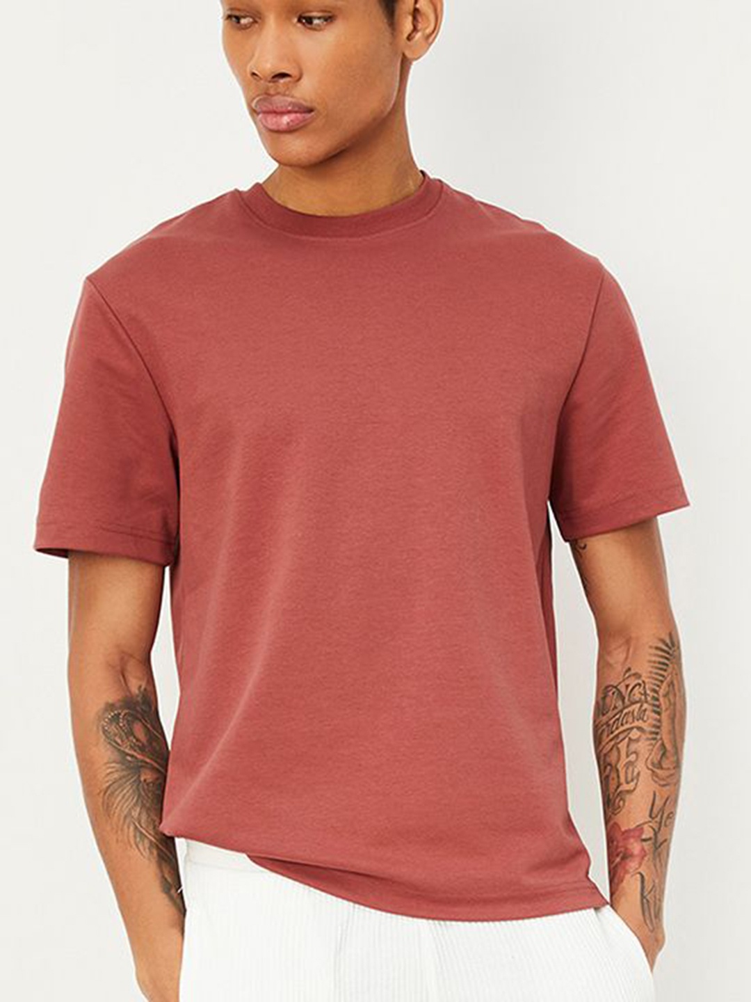 

max Men Round Neck Solid T-shirt, Rust