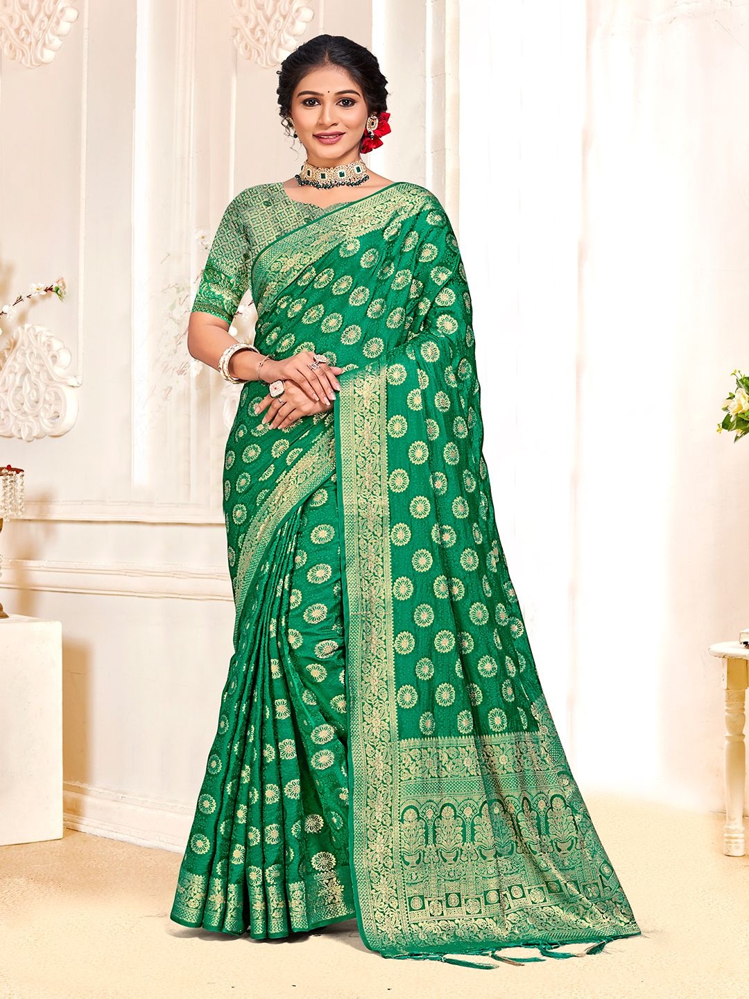 

Ishin Ethnic Motifs Woven Design Zari Saree, Green