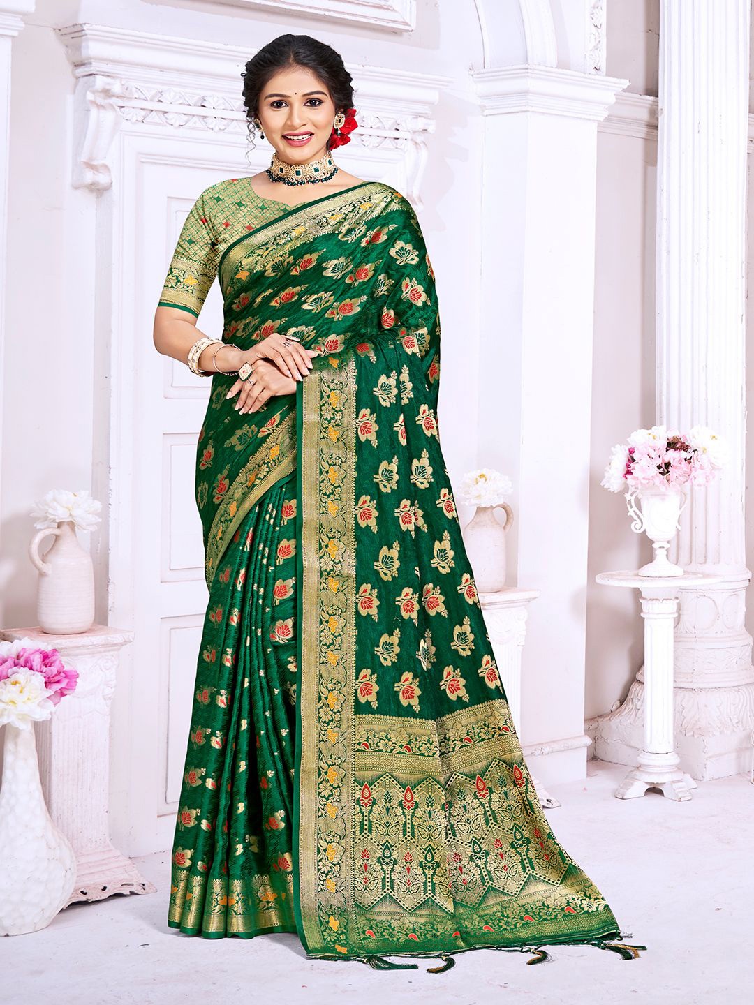 

Ishin Ethnic Motifs Woven Design Zari Saree, Green