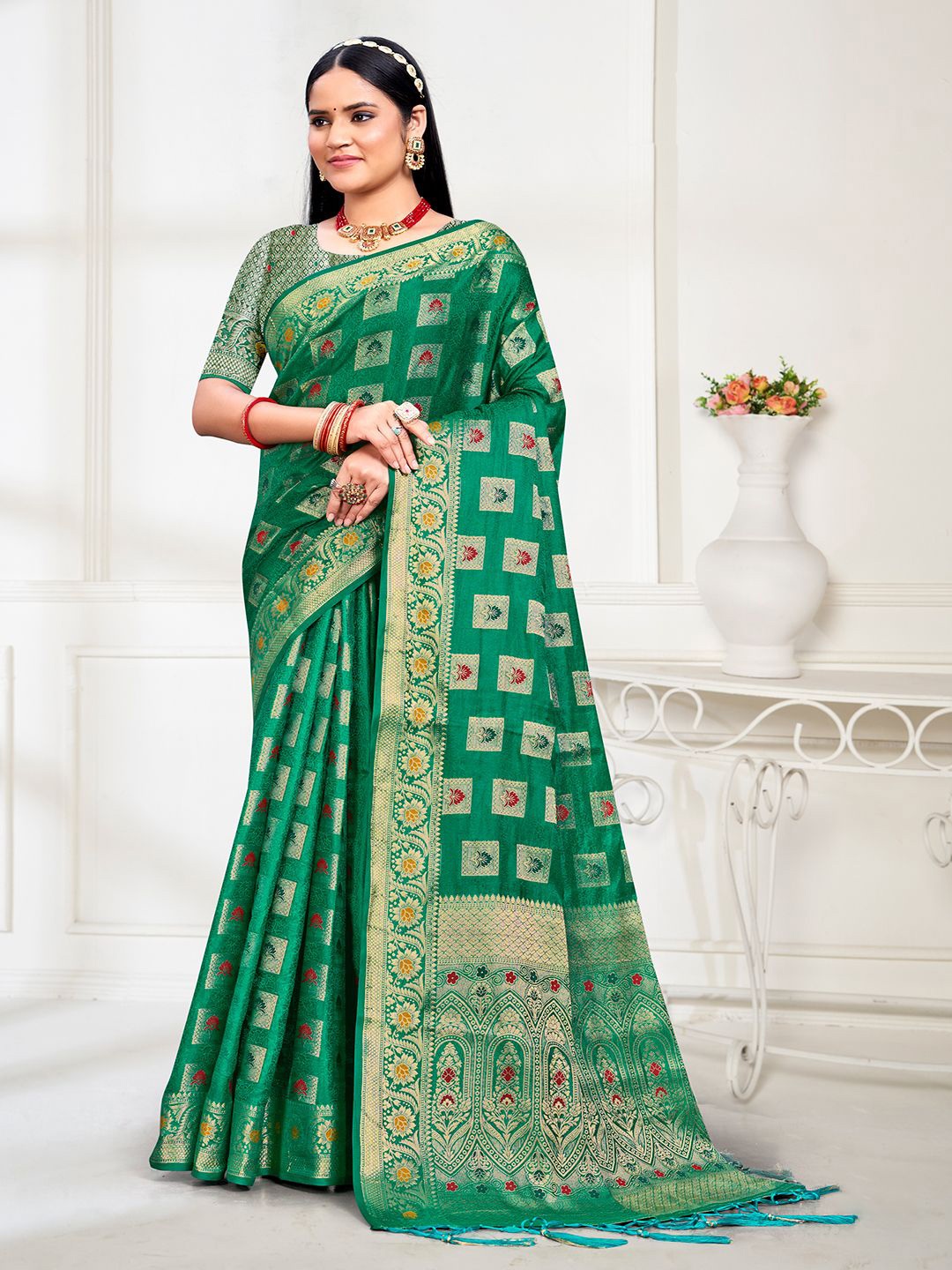 

Ishin Woven Design Zari Saree, Green