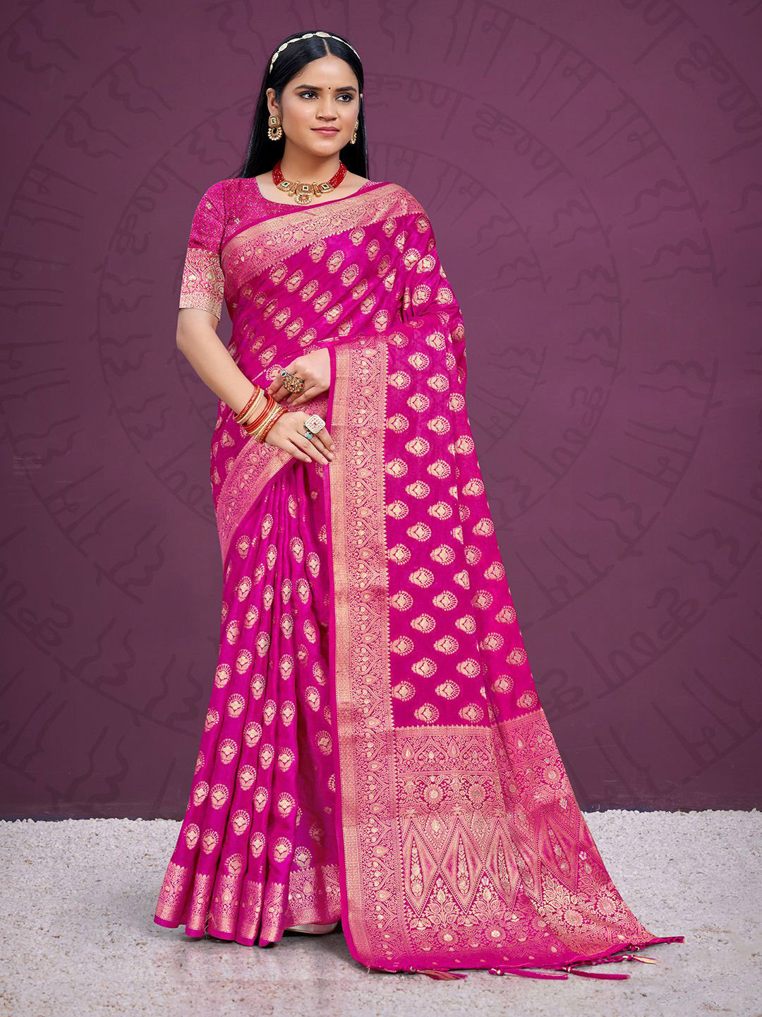 

Ishin Ethnic Motifs Woven Designed Zari Saree, Pink