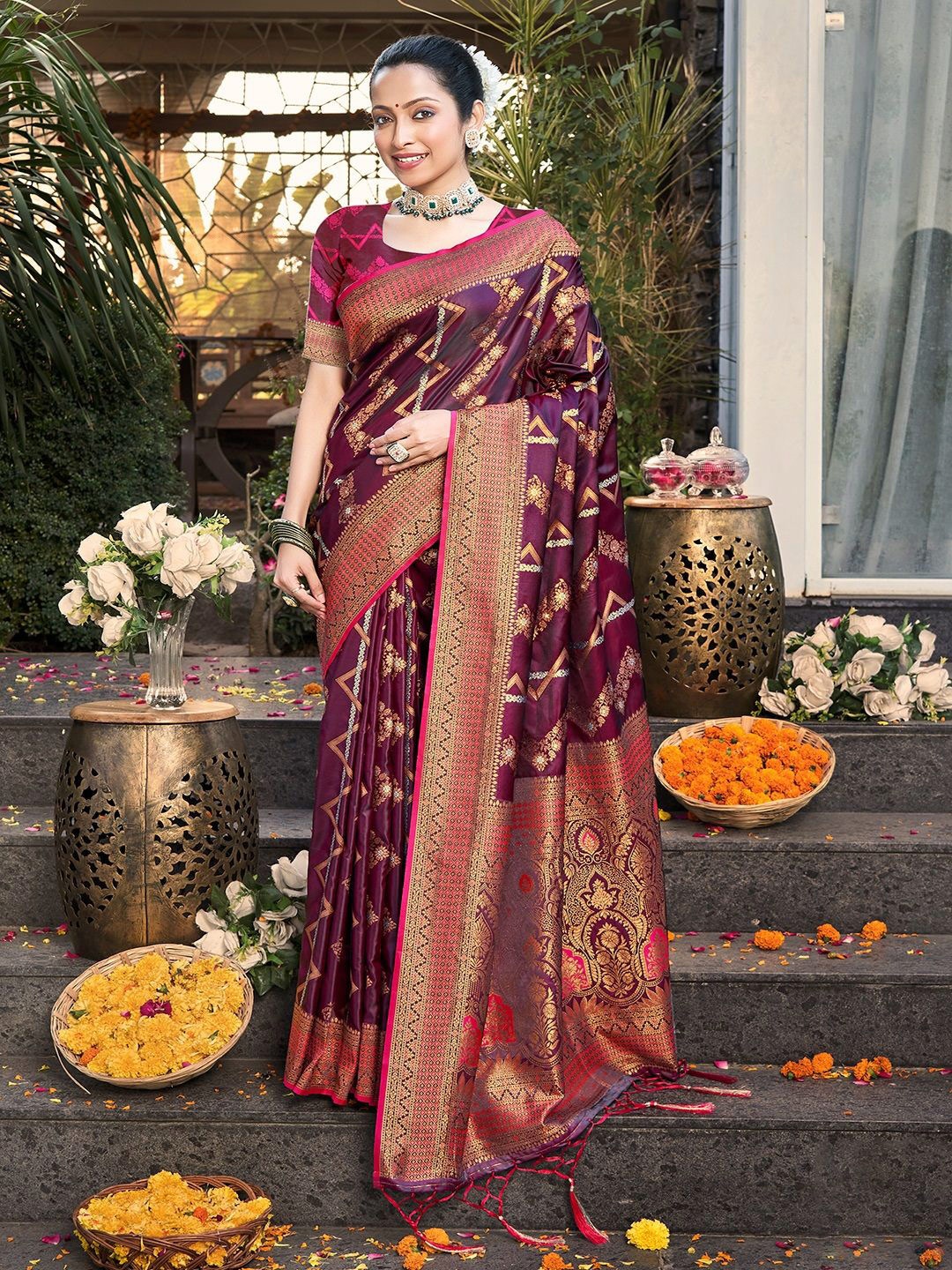 

Ishin Geometric Woven Designed Zari Saree, Purple