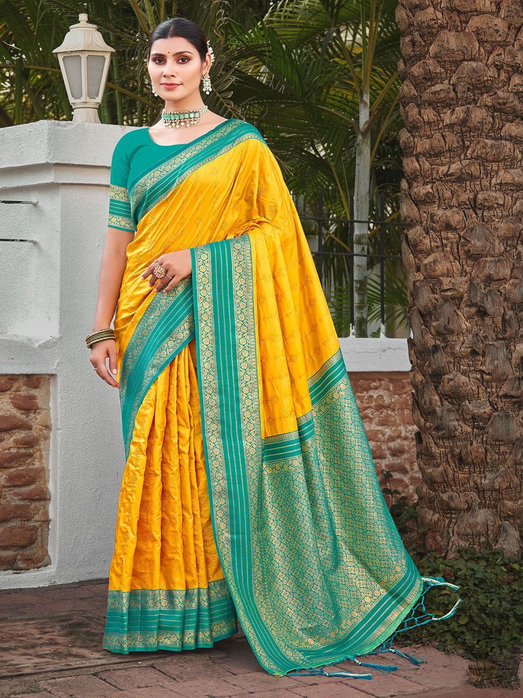 

Ishin Ethnic Motifs Woven Designed Zari Saree, Yellow