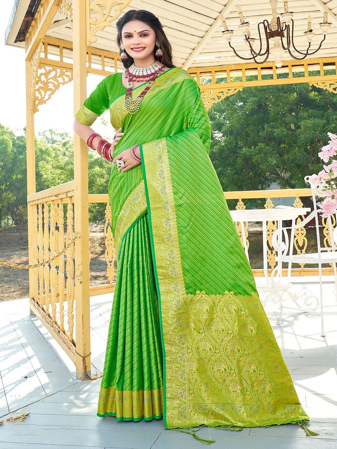 

Ishin Striped Woven Designed Zari Saree, Green