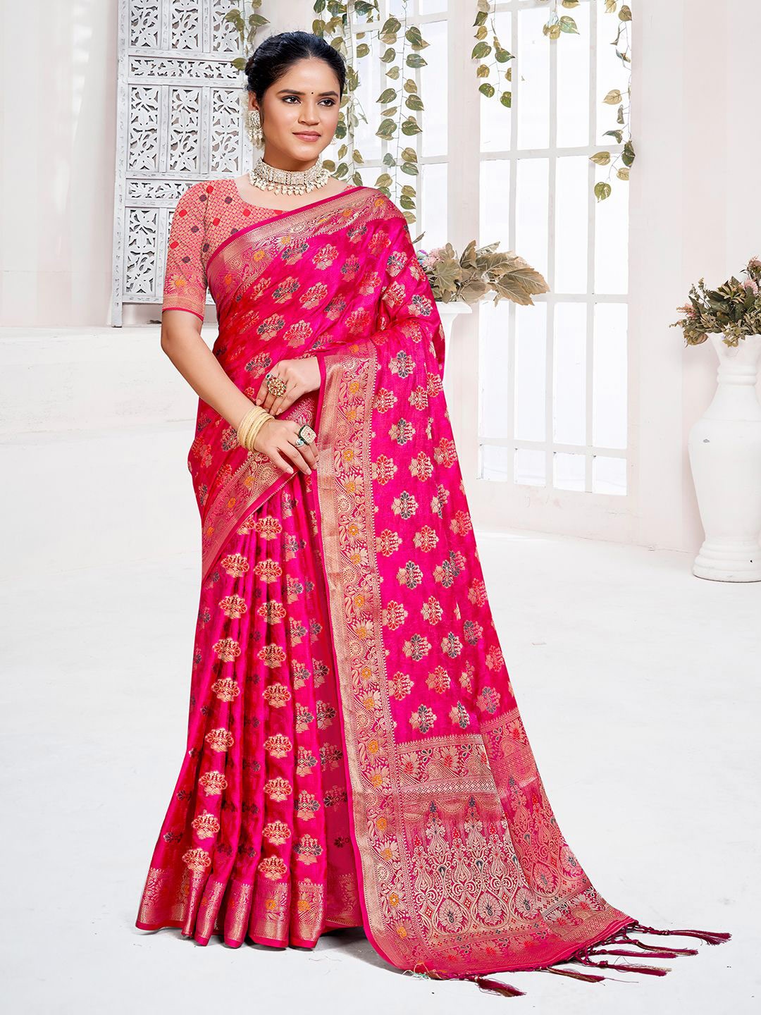 

Ishin Ethnic Motifs Zari Saree, Pink