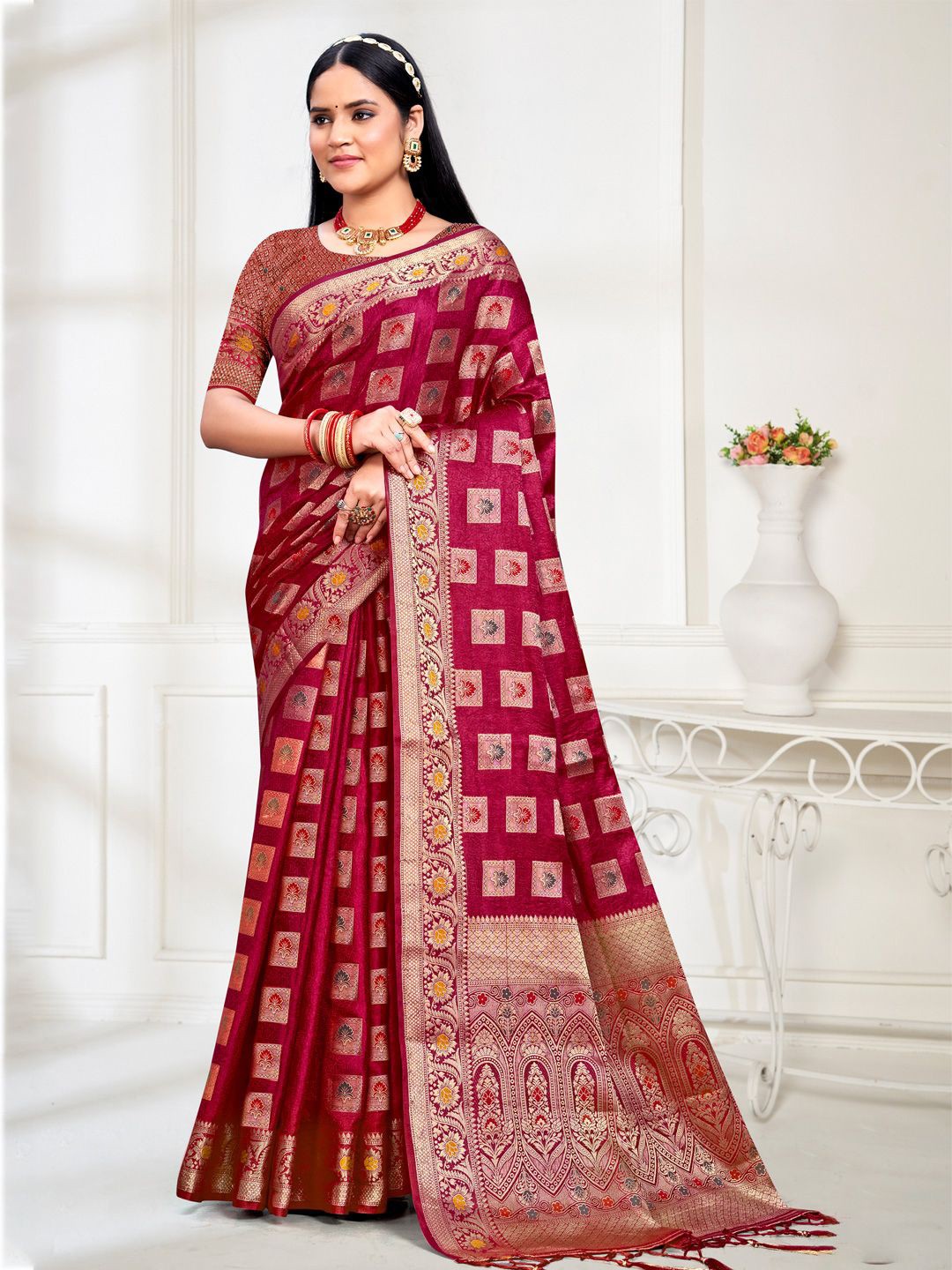 

Ishin Ethnic Motifs Woven Design Zari Saree, Maroon