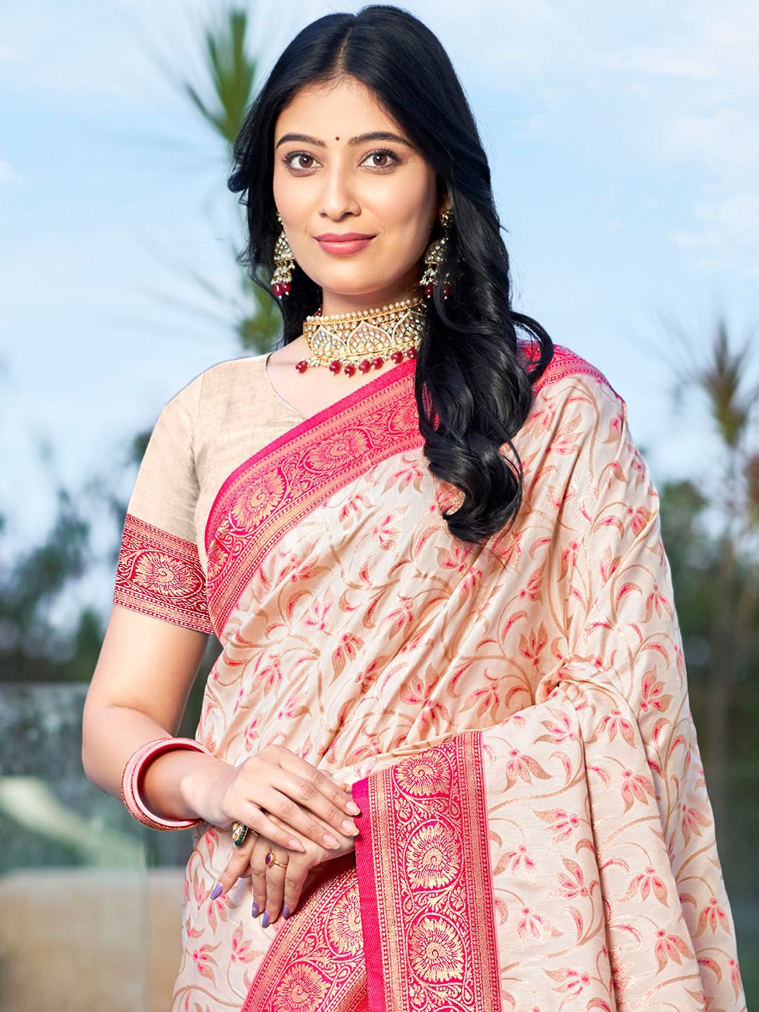 

Ishin Ethnic Motifs Printed Zari Saree, Pink