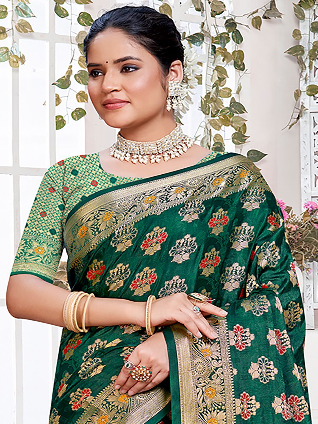 

Ishin Ethnic Motifs Woven Designed Zari Saree, Green