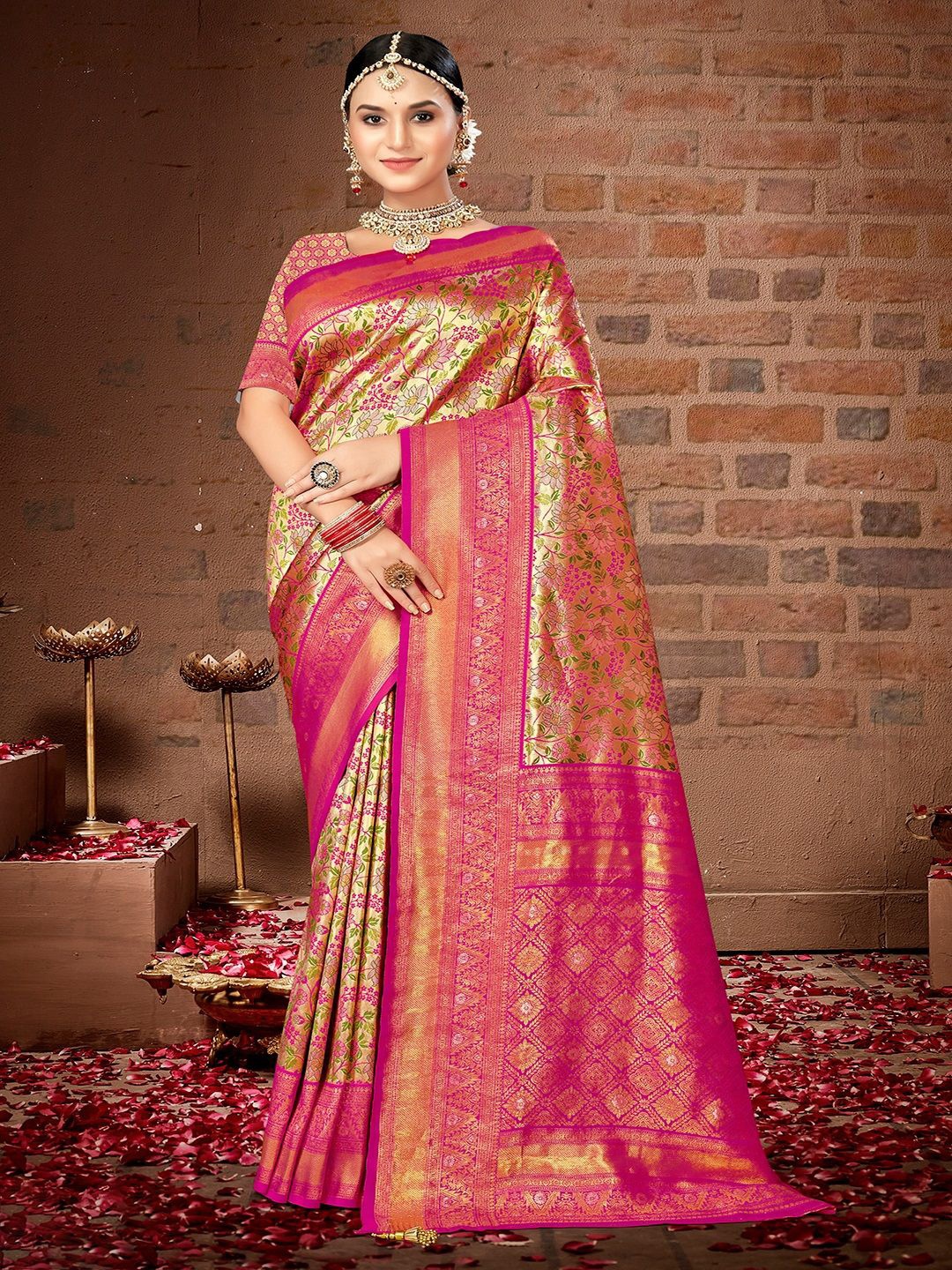 

Ishin Woven Design Zari Saree, Pink