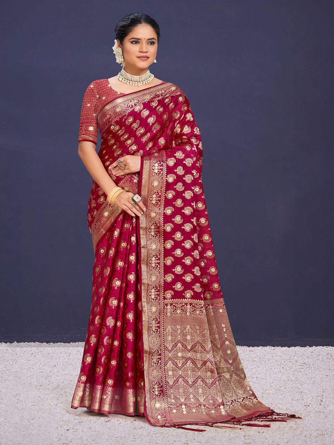 

Ishin Ethnic Motifs Zari Silk Blend Saree, Maroon