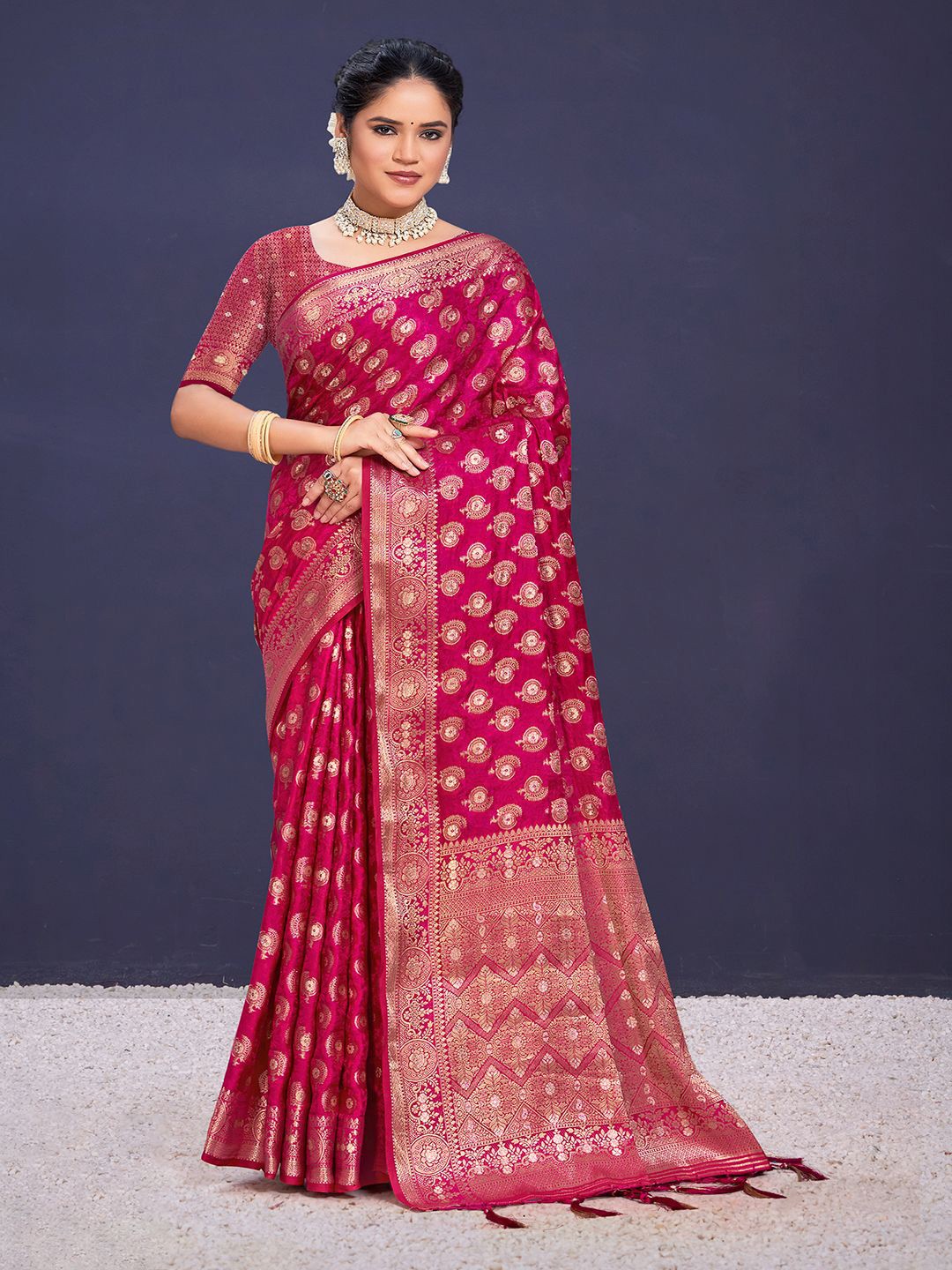 

Ishin Ethnic Motifs Woven Design Zari Saree, Pink