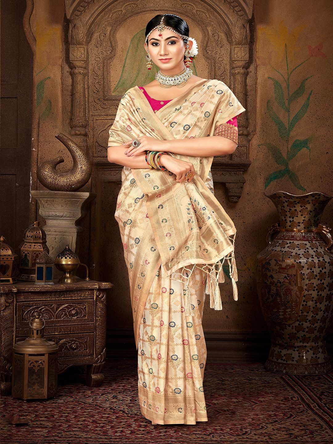 

Ishin Woven Design Zari Saree, Cream