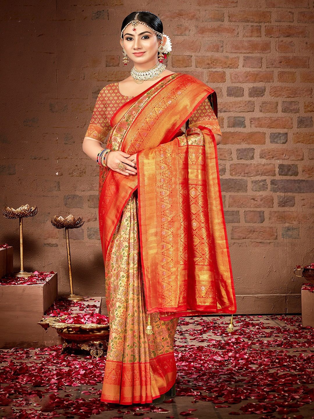 

Ishin Ethnic Motifs Woven Design Zari Saree, Red