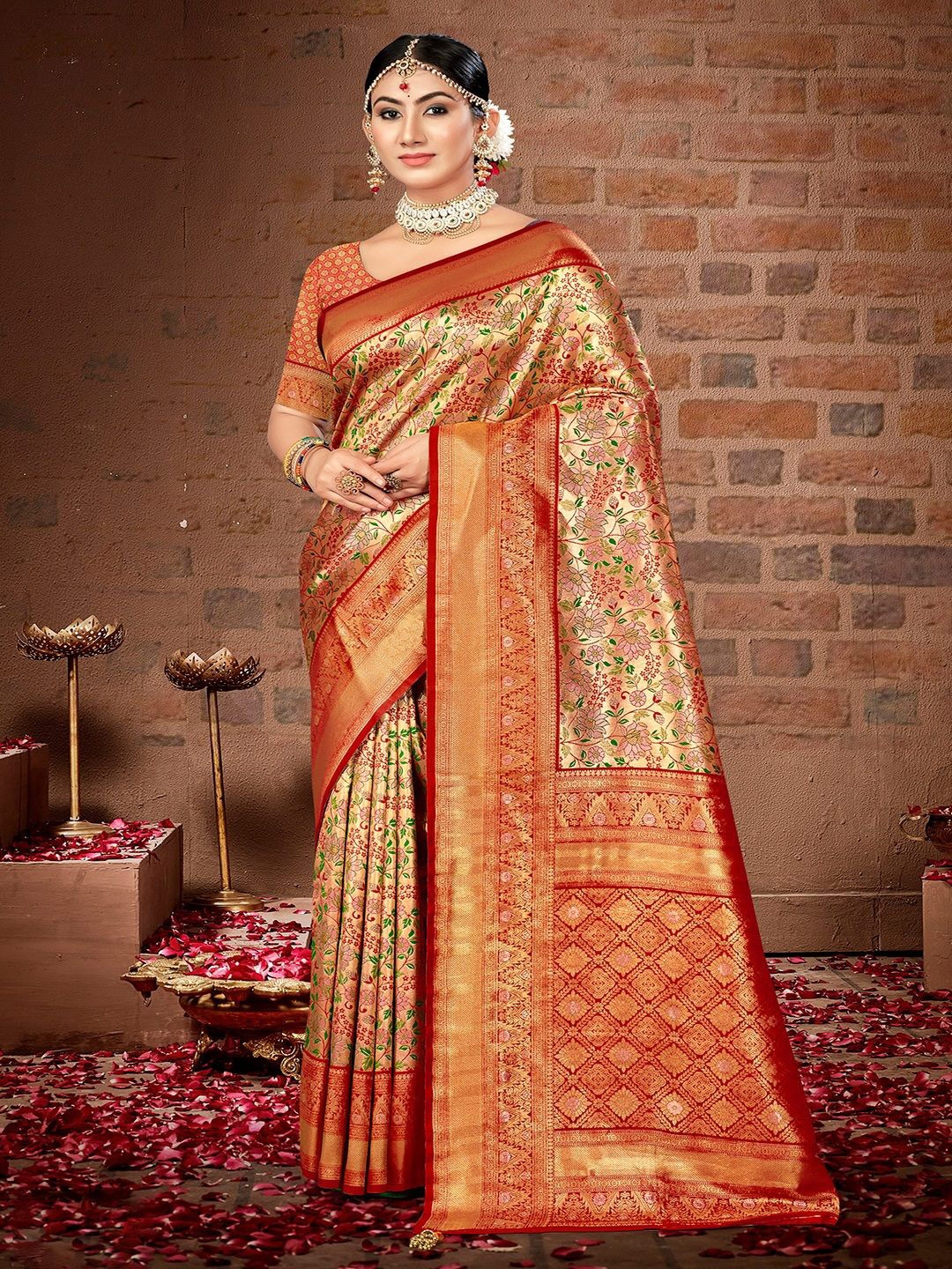 

Ishin Ethnic Motifs Woven Design Zari Saree, Maroon