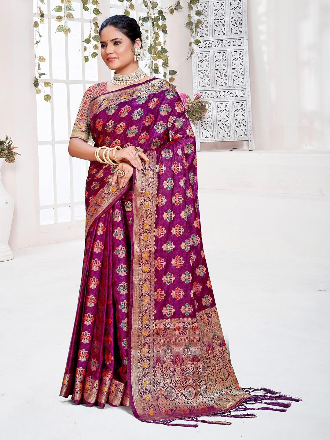 

Ishin Ethnic Motifs Woven Design Zari Saree, Purple