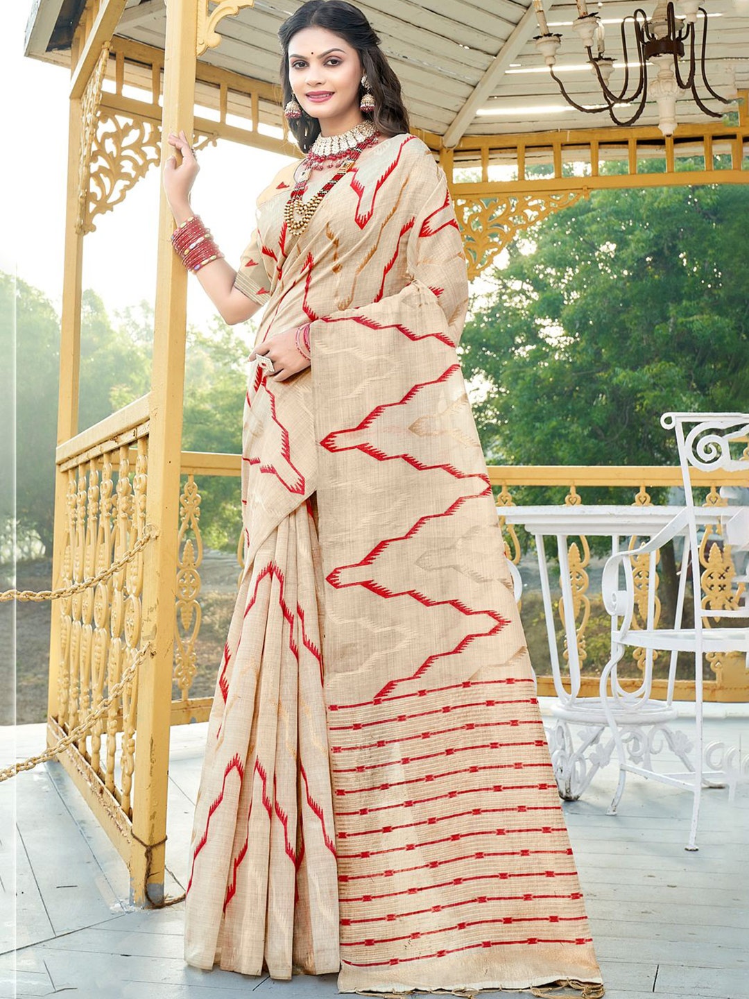 

Ishin Woven Design Zari Saree, Maroon
