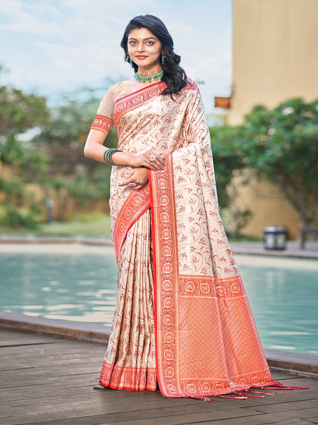 

Ishin Woven Design Zari Saree, Cream