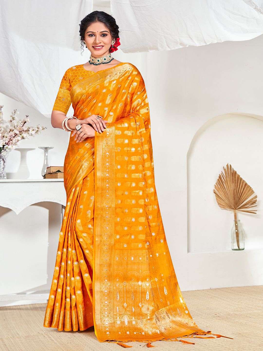 

Ishin Ethnic Motifs Woven Designed Zari Saree, Yellow