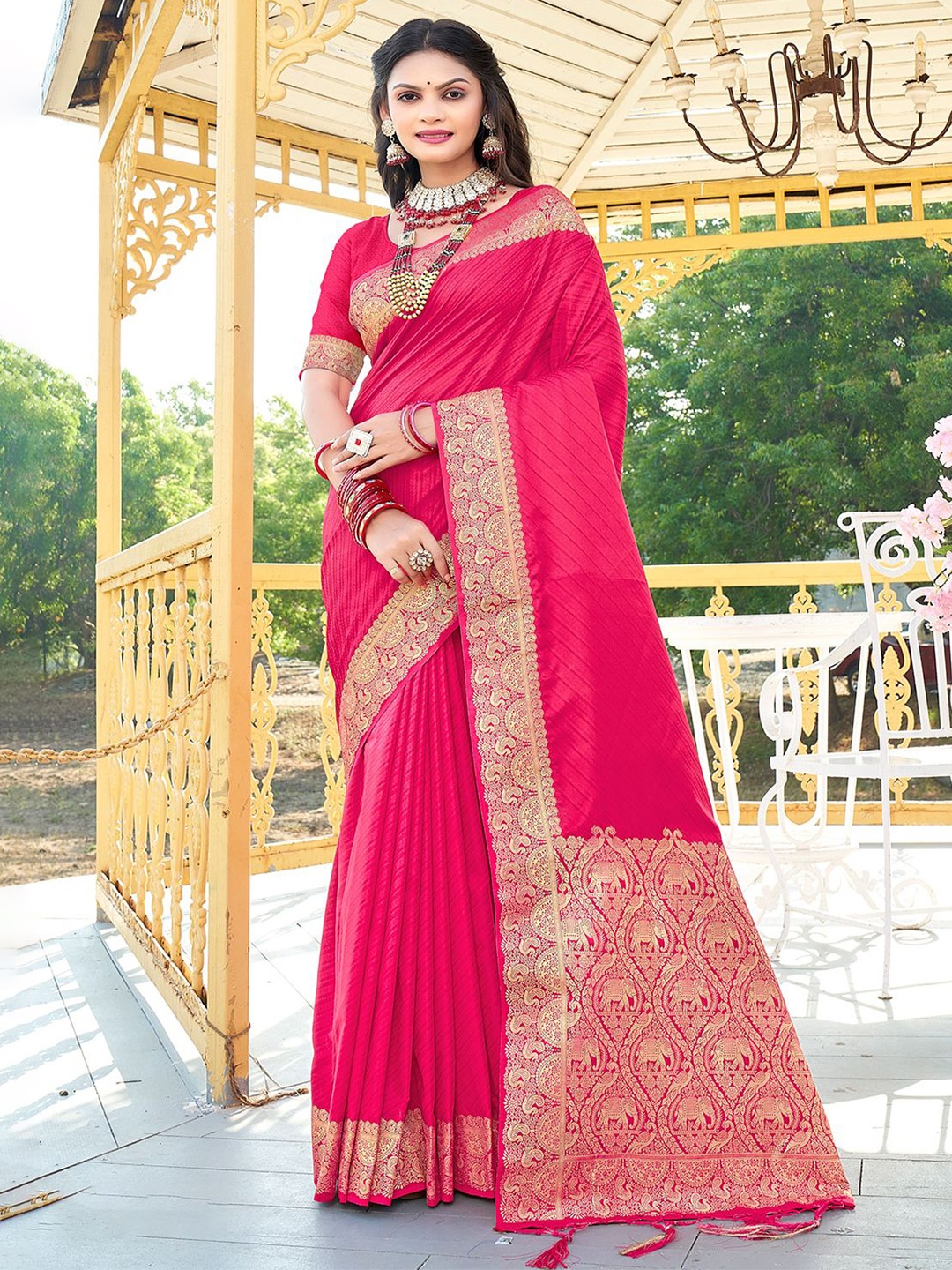 

Ishin Woven Design Striped Zari Saree, Pink