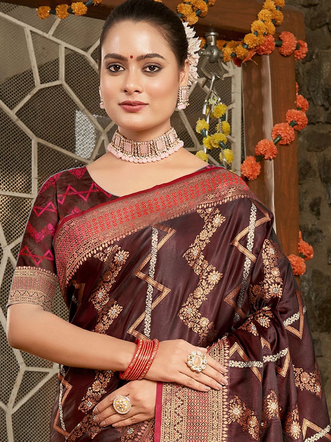 

Ishin Ethnic Motifs Woven Designed Zari Saree, Brown