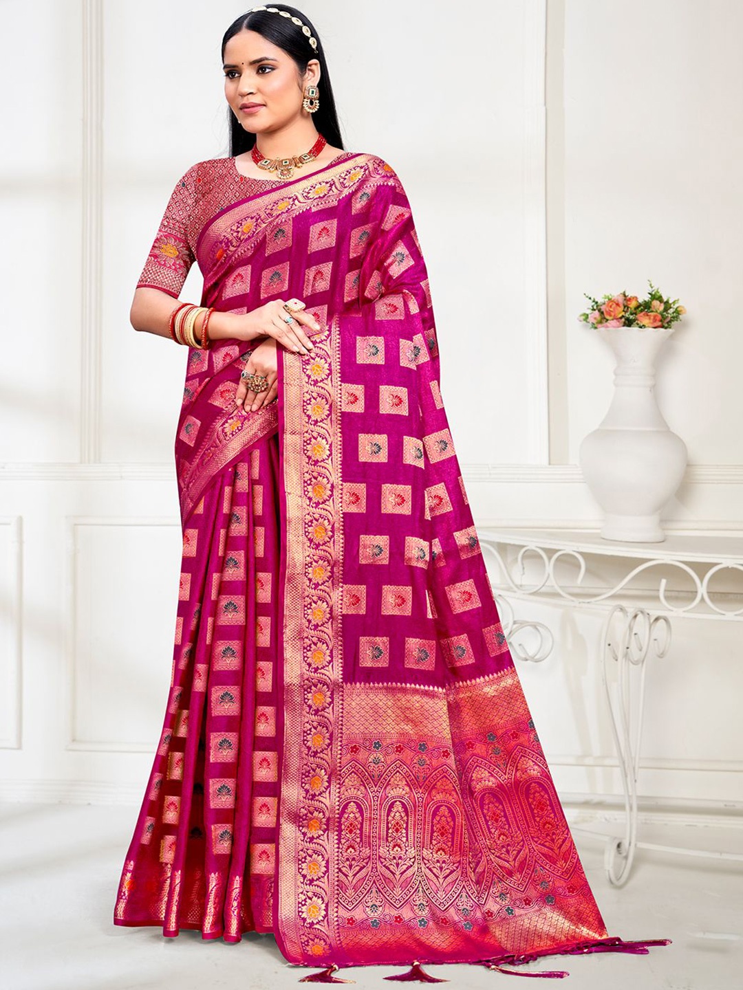 

Ishin Woven Design Zari Silk Blend Saree, Pink