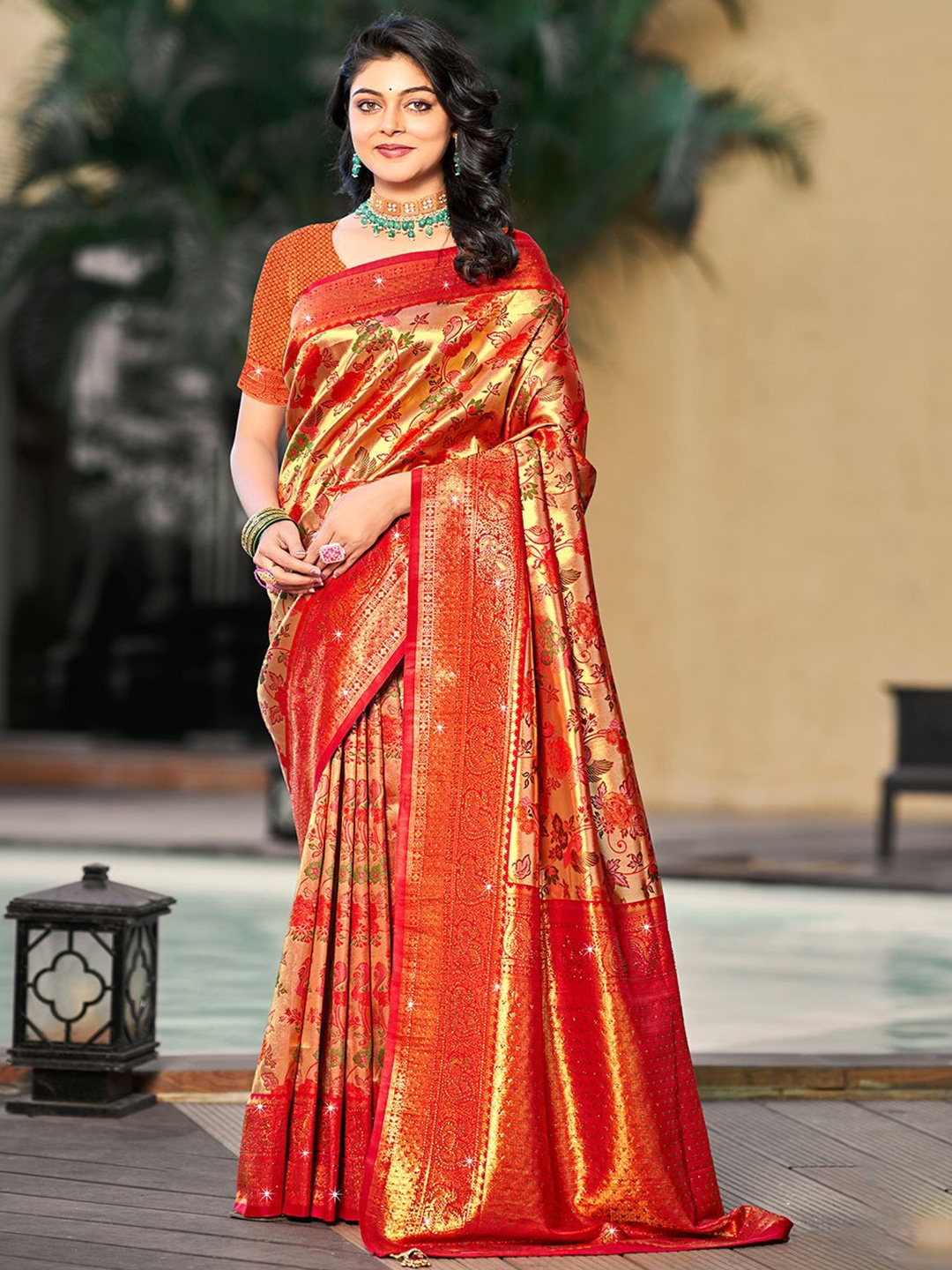 

Ishin Woven Design Zari Saree, Red